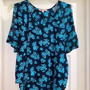 ✅ BOGO Juicy Couture Blouse M
